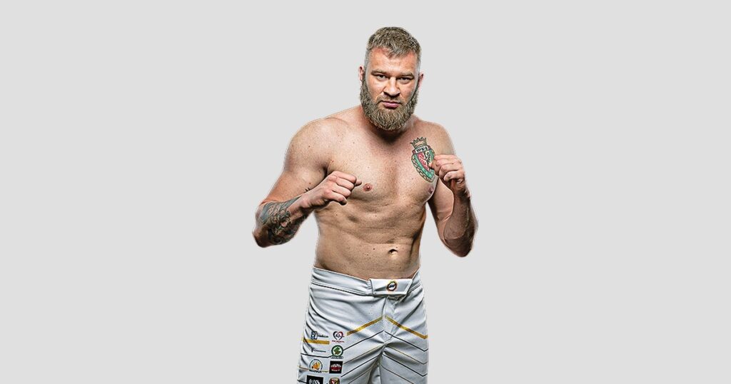 https://oktagonmma.com/pl/fighters/adam-palasz/